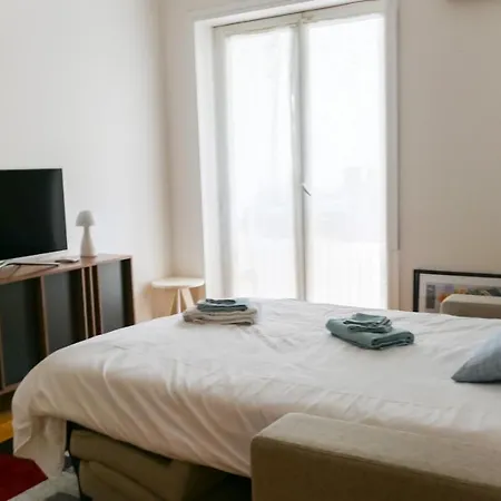 Apartment Domusmi Emanuele Filiberto-4 *