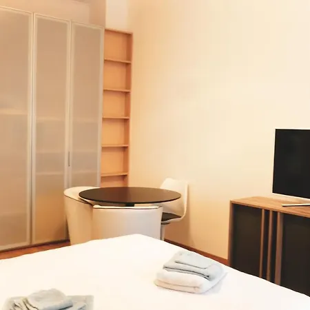 Domusmi Emanuele Filiberto-4 Apartment